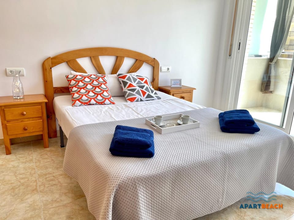 APARTBEACH NOVA PINEDA con PARKING Y CLIMA Apartment in La Pineda