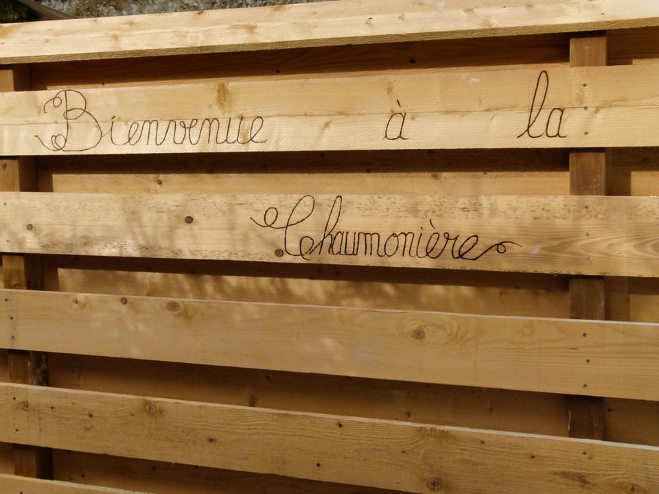 Decorative detail, Text overlay