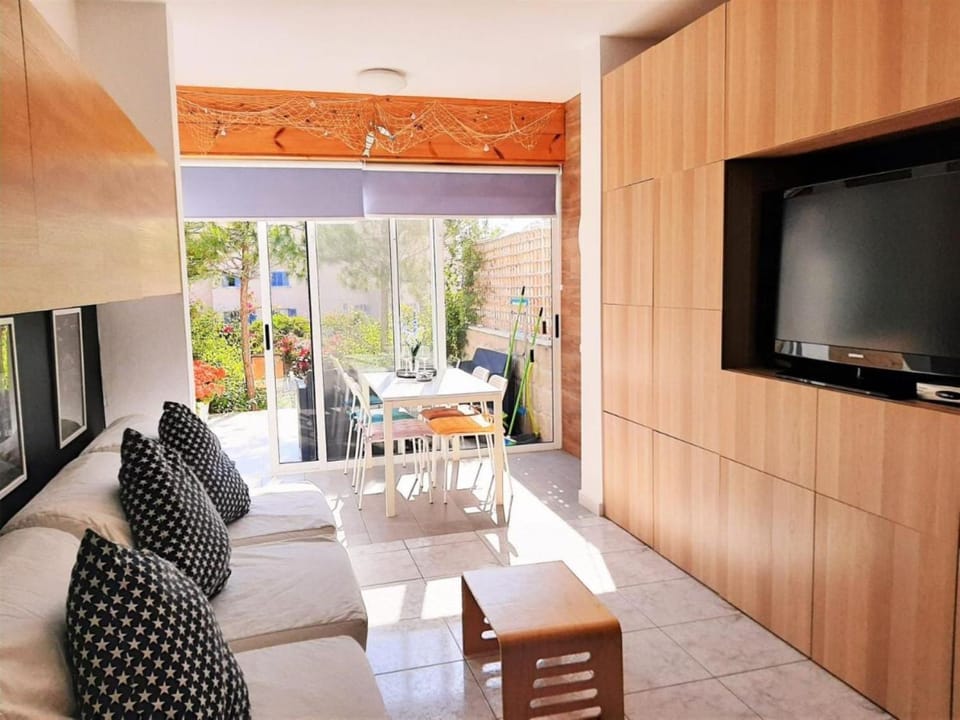 Communal lounge/ TV room, Living room