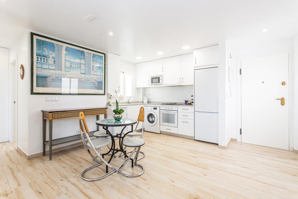 Kitchen or kitchenette, Dining area, dishwasher, stove, washing machine