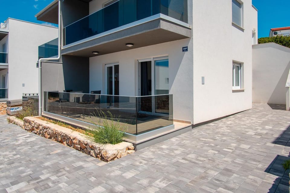 Property building, Balcony/Terrace