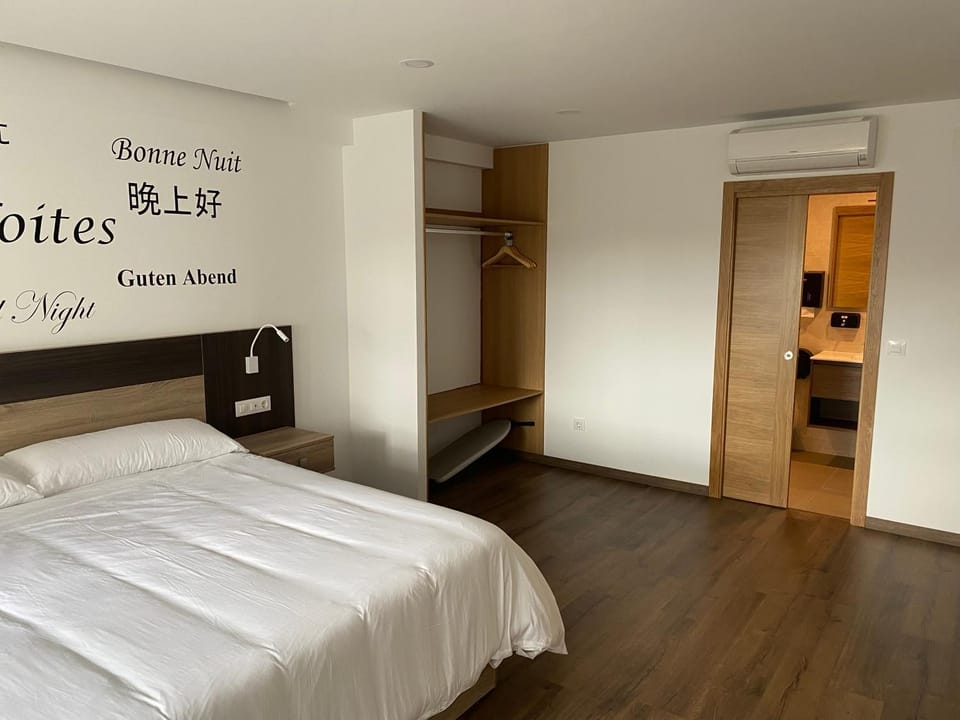Photo of the whole room, Bedroom, air conditioner