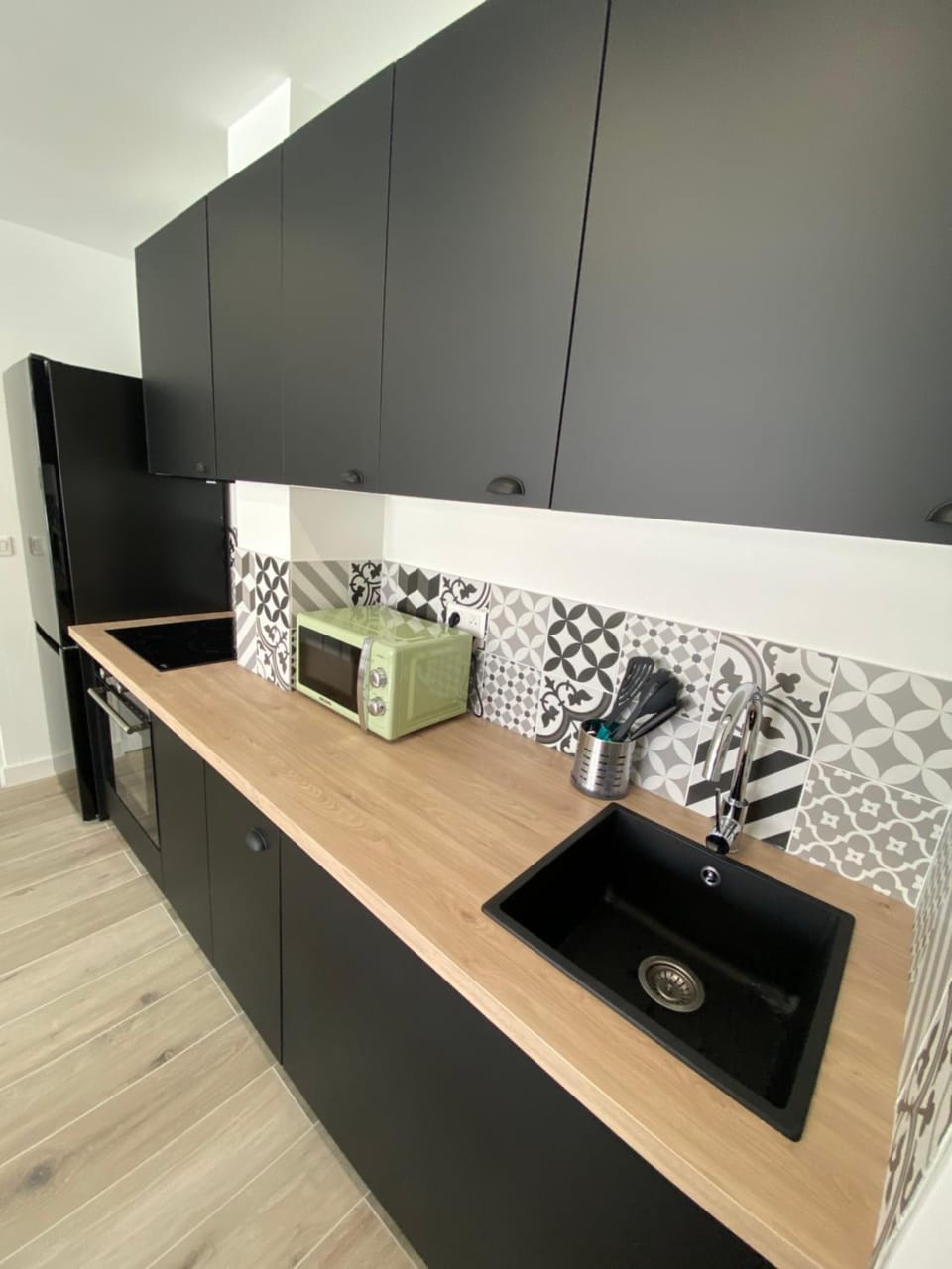 Ajaccio magnifique T2 37m2 centre ville vue mer au bord de la plage Neuf 4 couchages balcon parking privé fermé Clim wifi Apartment in Ajaccio