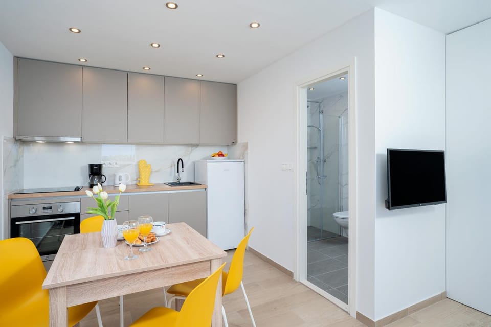 TV and multimedia, Kitchen or kitchenette, Dining area