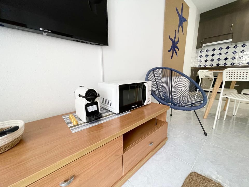 Dining area, minibar