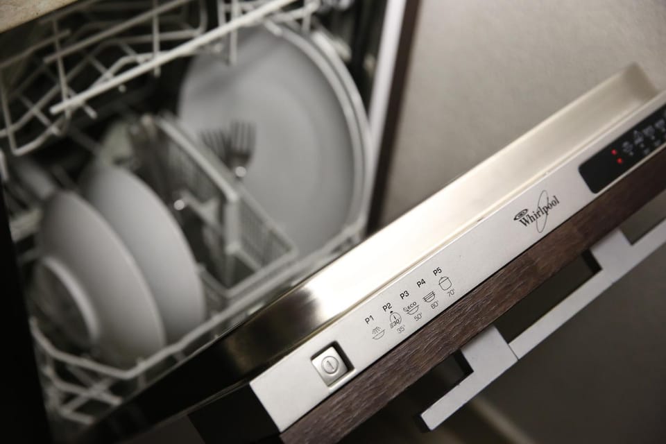 Kitchen or kitchenette, dishwasher