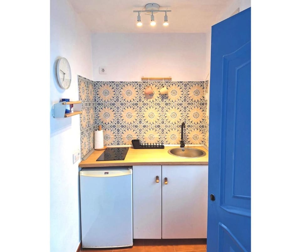 Kitchen or kitchenette, Dining area, kitchen