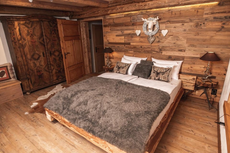 Szwajcarski Dworek Apartment in Lower Silesian Voivodeship