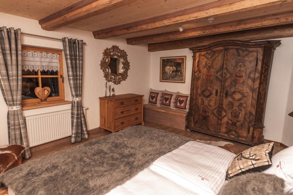 Szwajcarski Dworek Apartment in Lower Silesian Voivodeship