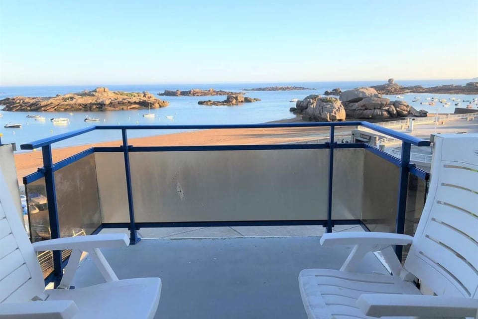 Appartement VUE MER EXCEPTIONNELLE plage du Coz-Pors à TREGASTEL - Ref 721 Apartment in Trégastel