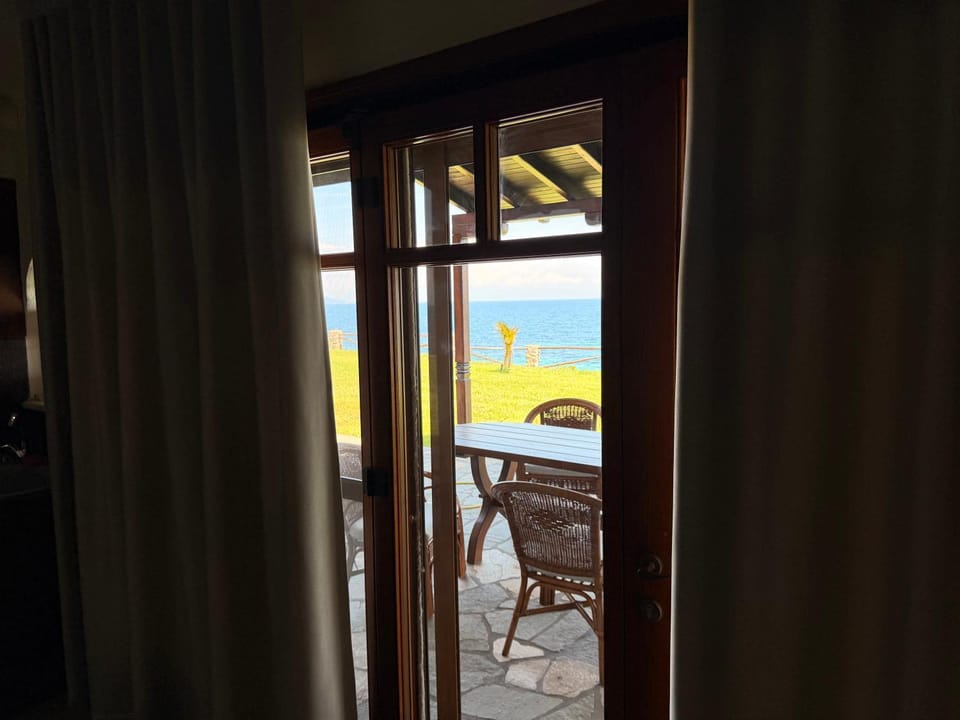 Natural landscape, View (from property/room), Balcony/Terrace, Seating area, Dining area
