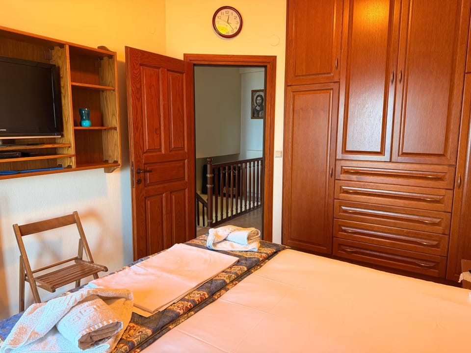Bed, Photo of the whole room, Bedroom, towels, wardrobe