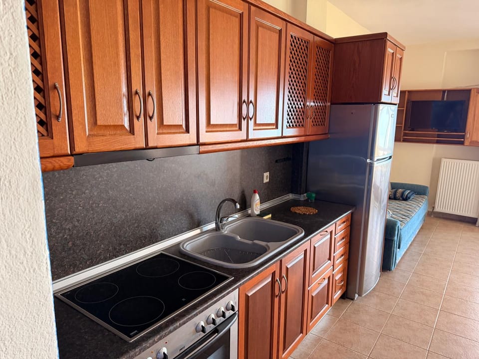 Kitchen or kitchenette, dishwasher