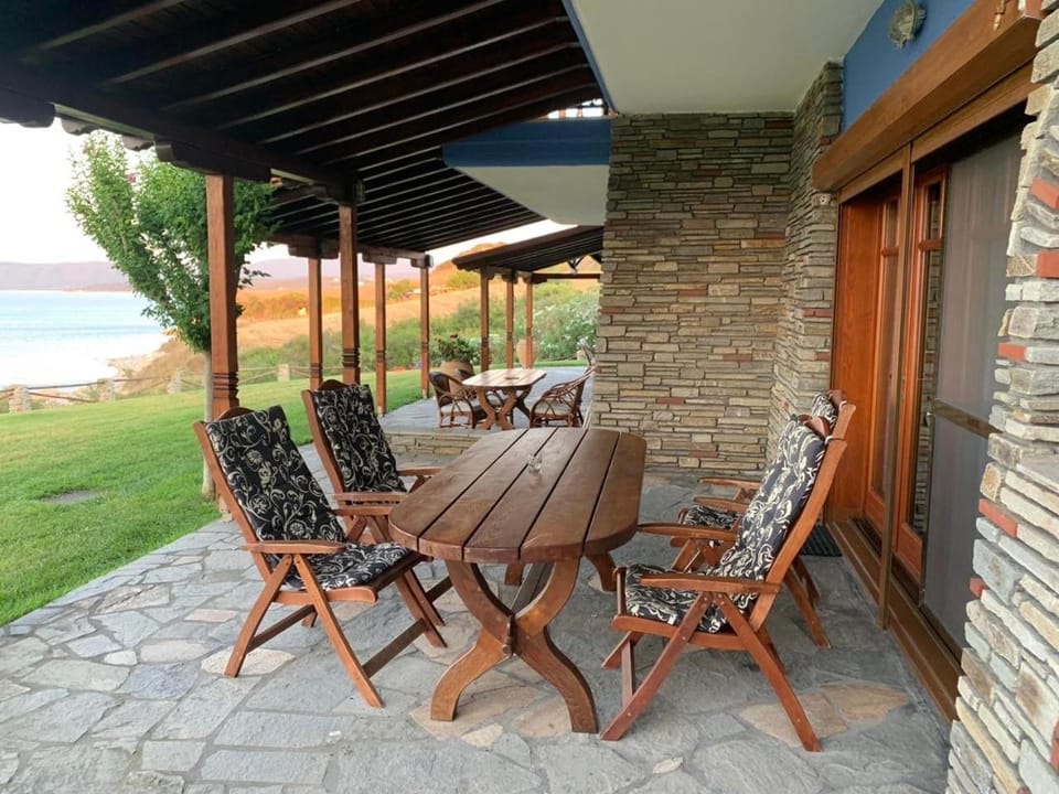 Day, Natural landscape, Garden, View (from property/room), Balcony/Terrace, Seating area, Dining area, Garden view