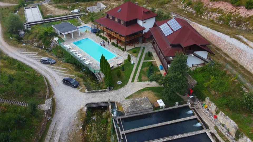 Property building, Day, Bird's eye view, Pool view, Swimming pool, Swimming pool