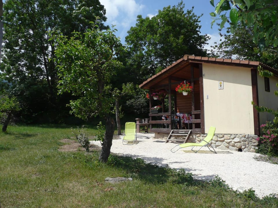 Les chalets du Verger des Ascarines House in Catalonia