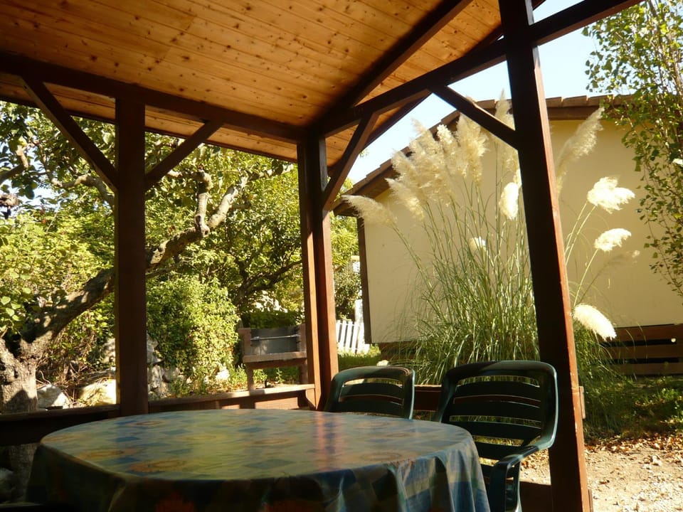 Les chalets du Verger des Ascarines House in Catalonia
