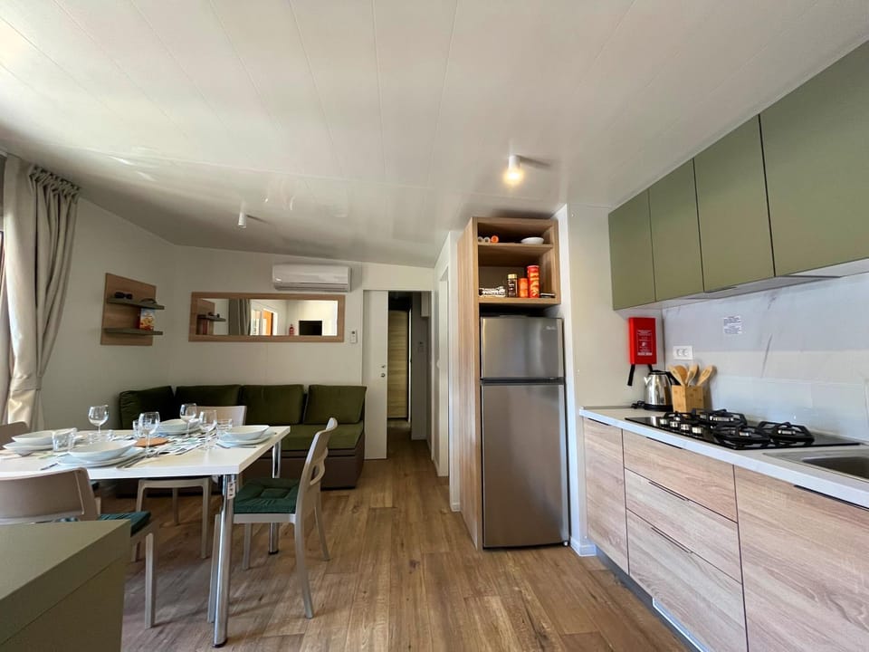 Kitchen or kitchenette, Living room, Dining area