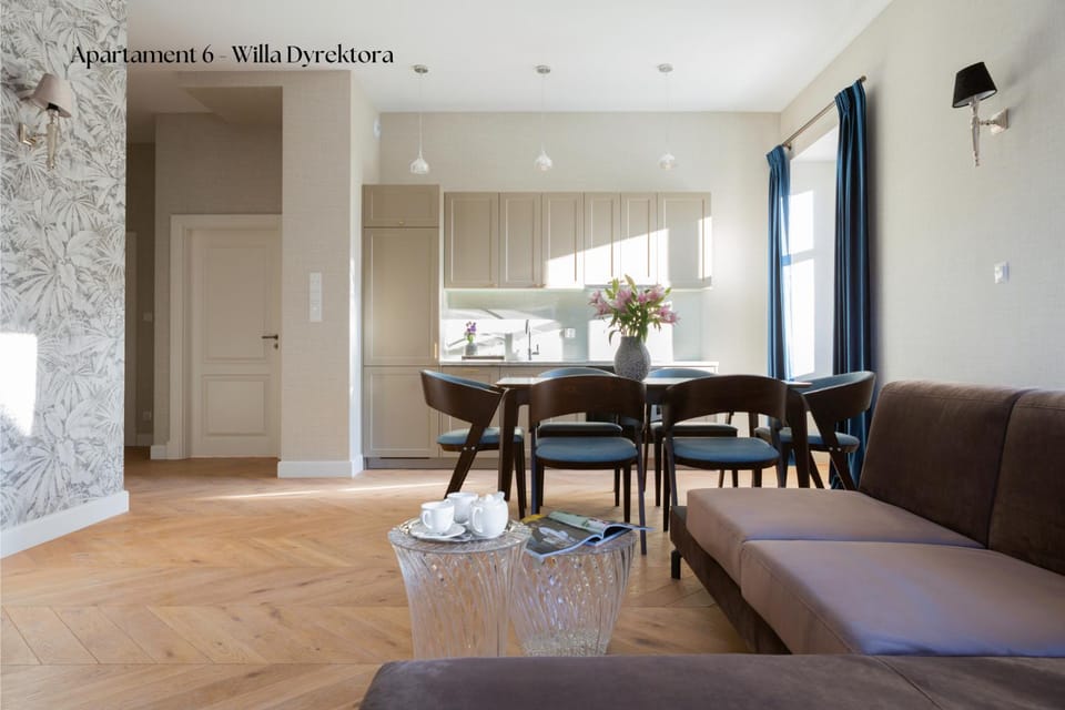 Living room, Seating area, Dining area, pet friendly, pet friendly