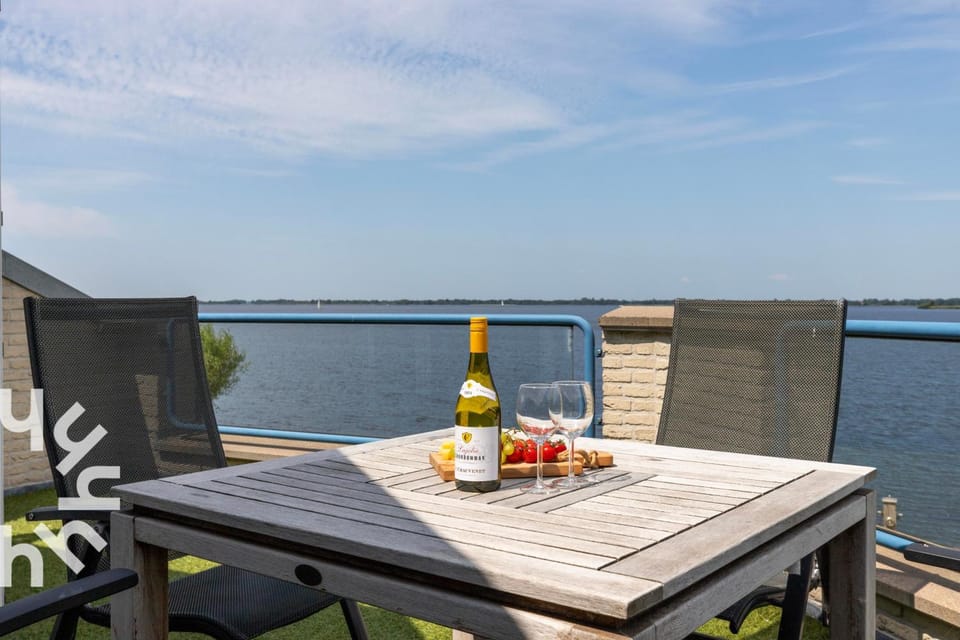 Balcony/Terrace, Lake view