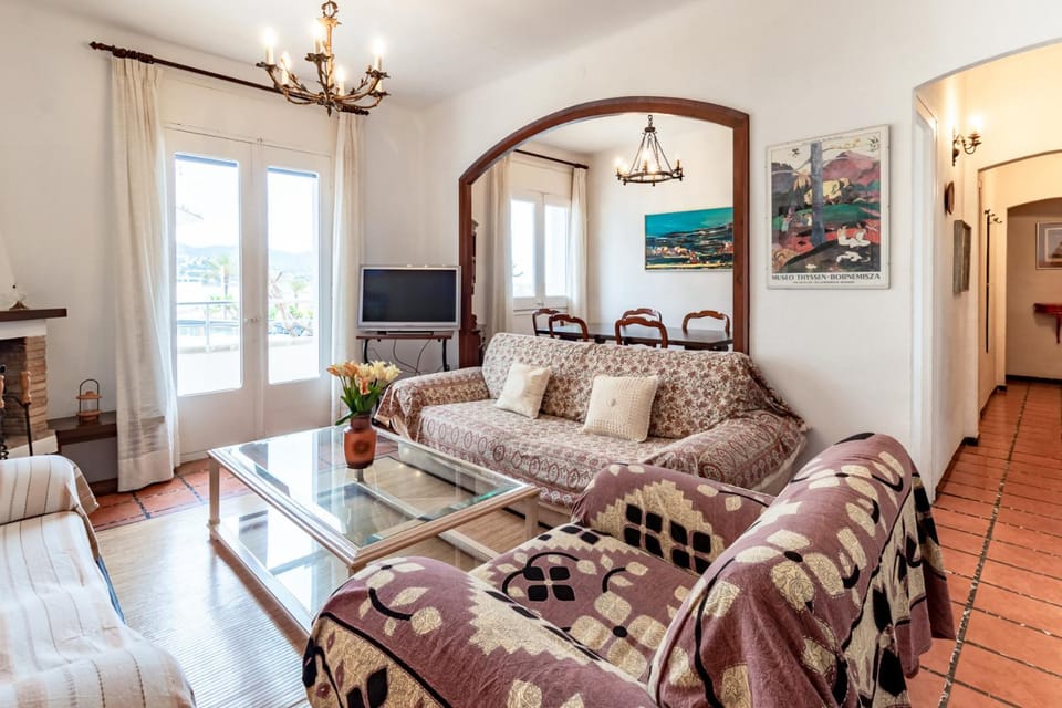 Port Llançà 31 - apartamento con vistas al mar Apartment in Alt Empordà