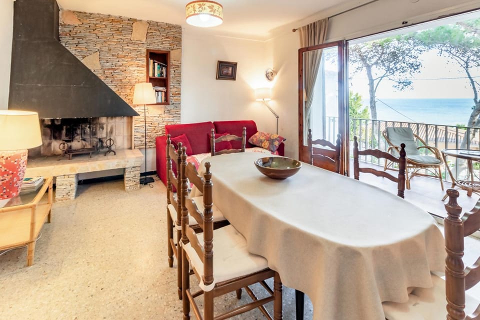 Carboneras 53 - Apartamento con terraza y vistas Apartment in Alt Empordà