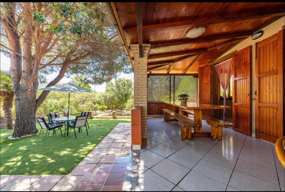 Patio, Dining area