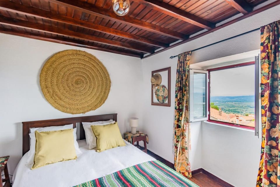 Casa das 10 Janelas at Monsanto Bed and Breakfast in Extremadura, Spain