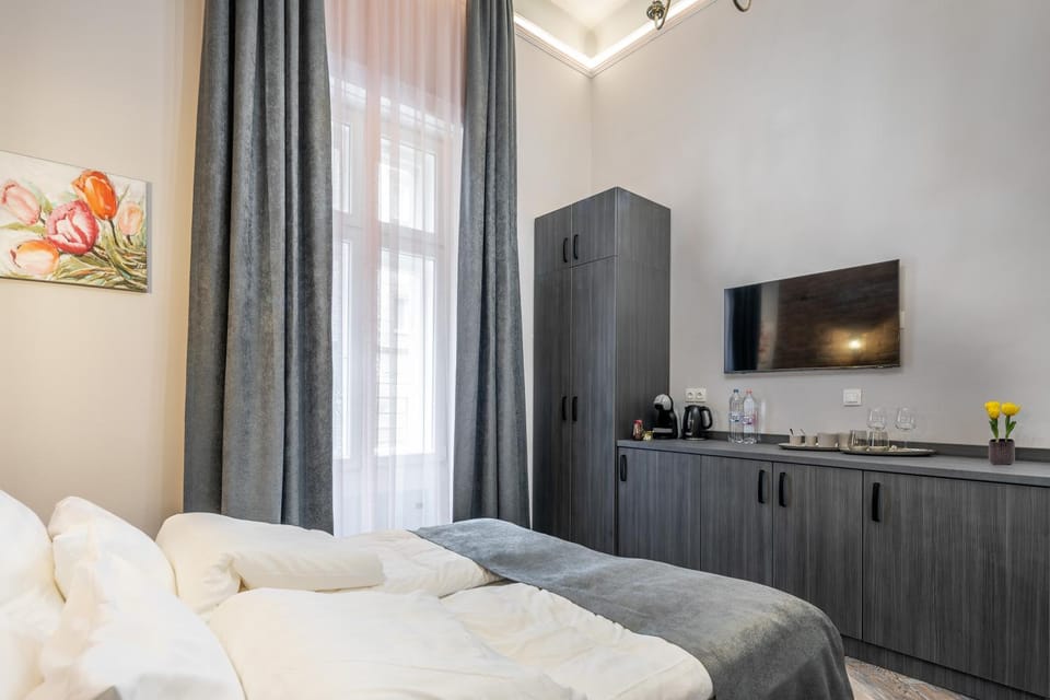 Bed, TV and multimedia, Photo of the whole room, Bedroom, wardrobe