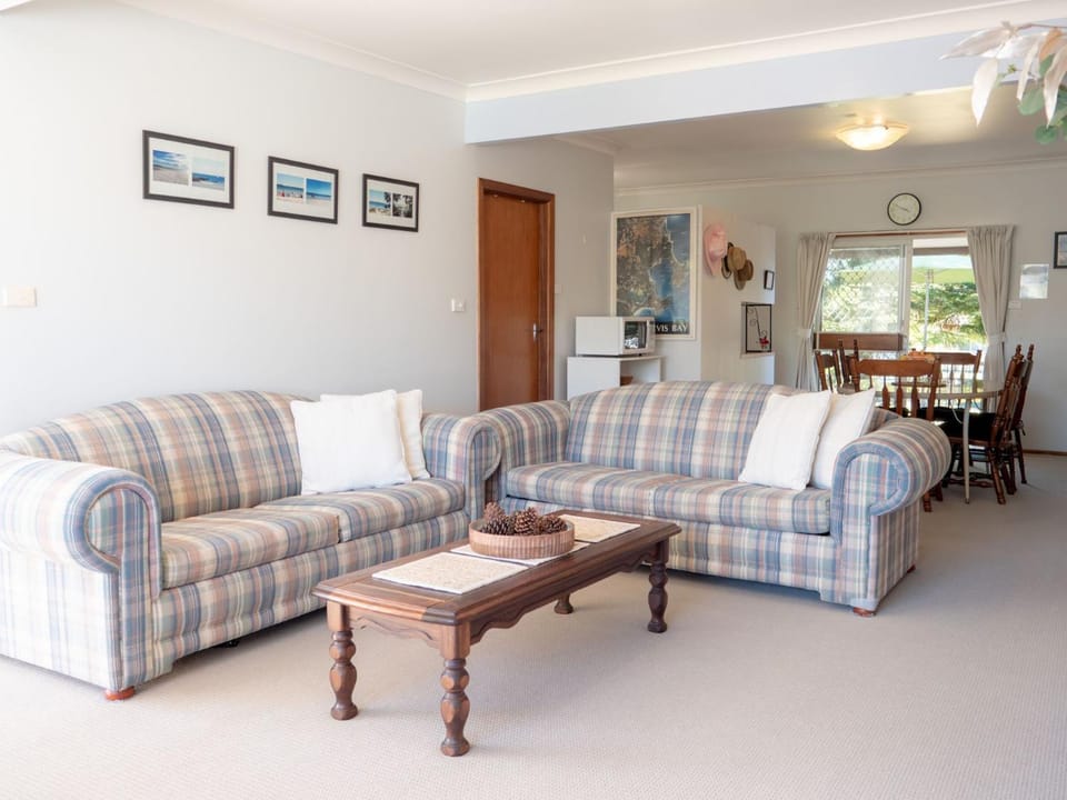 Collingwood Beach Cottage - Belle Escapes Jervis Bay House in Vincentia
