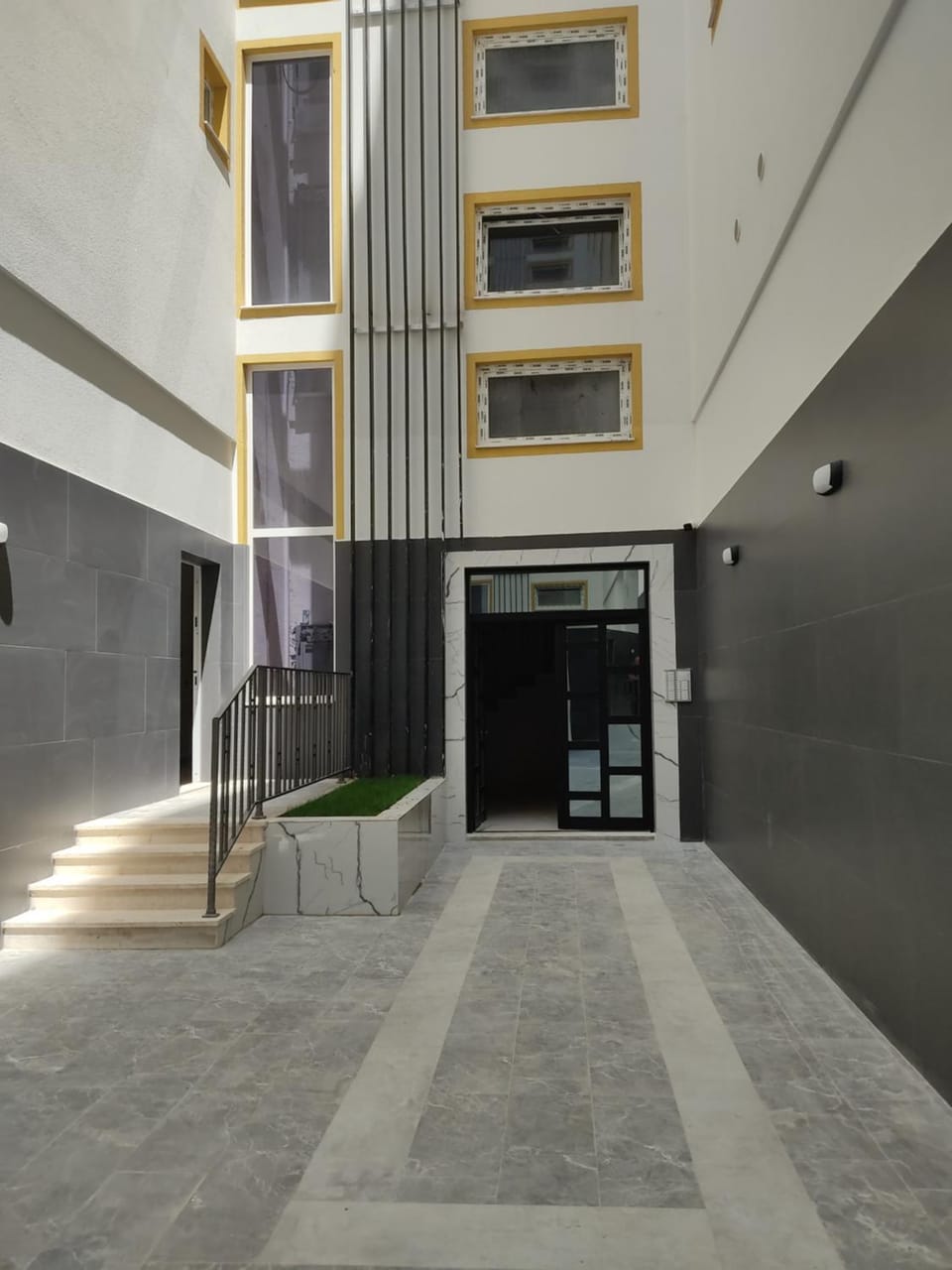 Facade/entrance