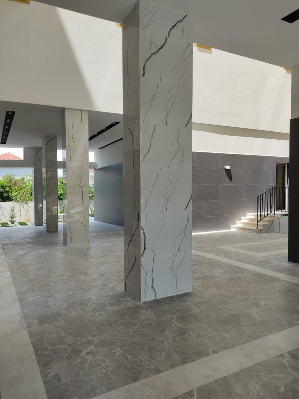 Facade/entrance