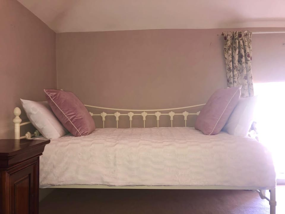 2 Bed Courtyard Apartment at Rockfield House Kells in Meath - Short Term Let Apartment in Meath, Co. Meath, Ireland