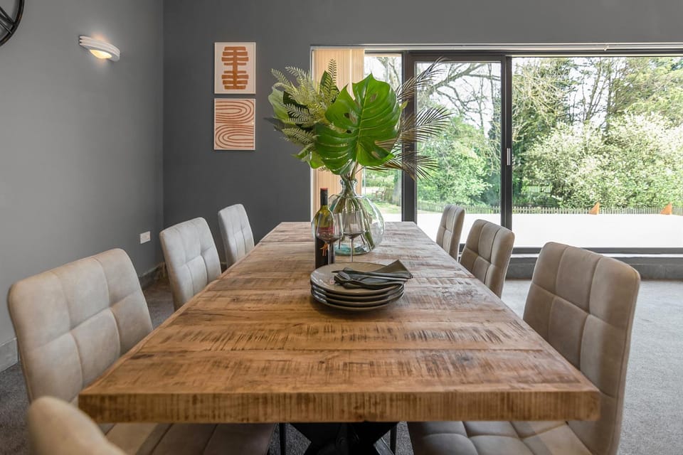 Seating area, Dining area