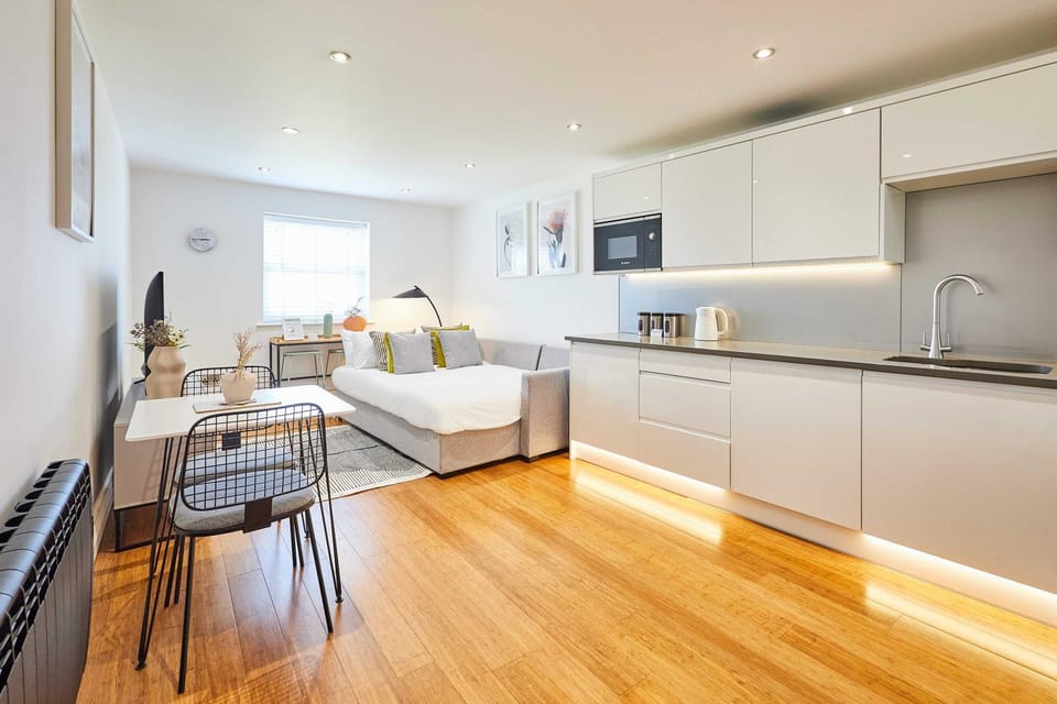 Kitchen or kitchenette, Living room, Seating area, Dining area, stove