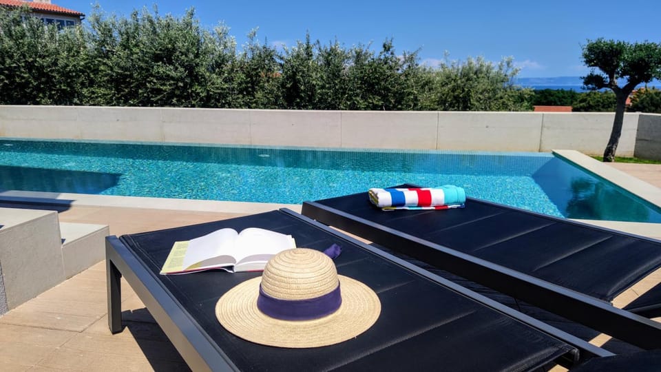 Swimming pool, Swimming pool