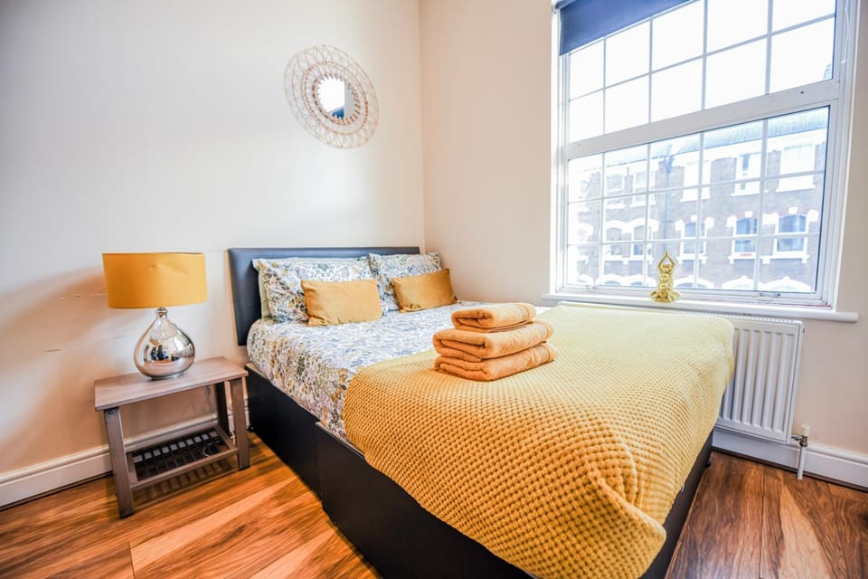 Bed, Photo of the whole room, Bedroom, internet, towels