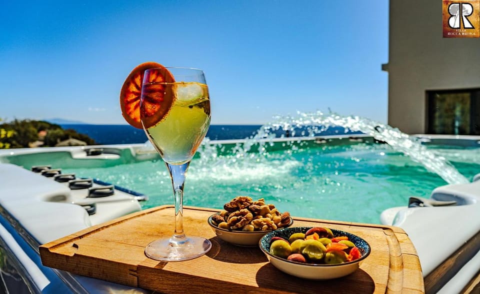Food and drinks, Pool view, Sea view, Swimming pool, Lunch, Drinks, sunbed