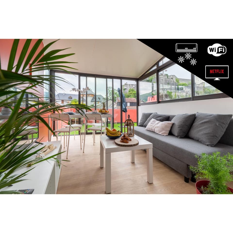 View (from property/room), Balcony/Terrace, Living room, Seating area
