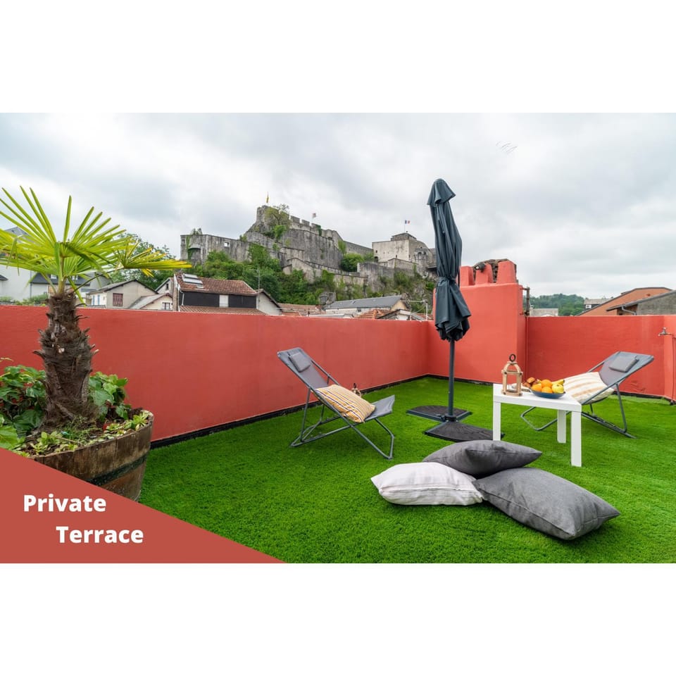 Patio, Day, View (from property/room), City view, Garden view, Mountain view, sunbed