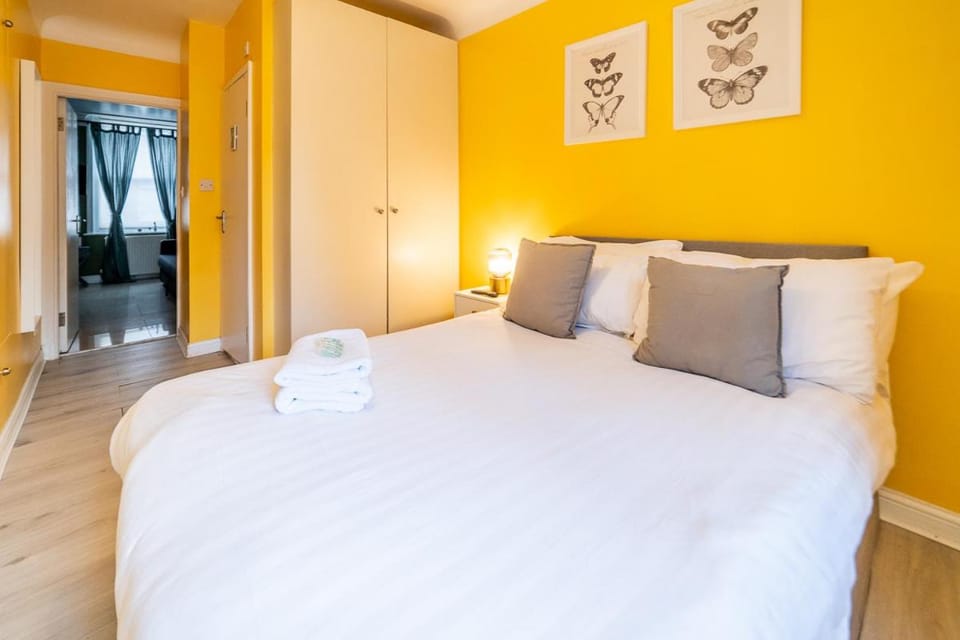 Bedroom, towels