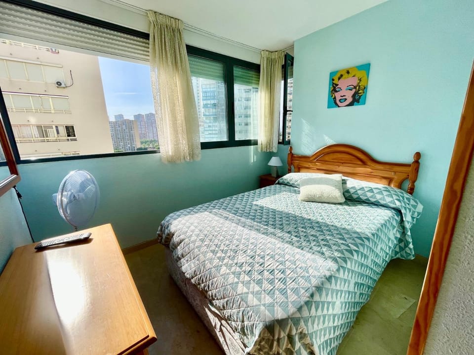 Bedroom, City view