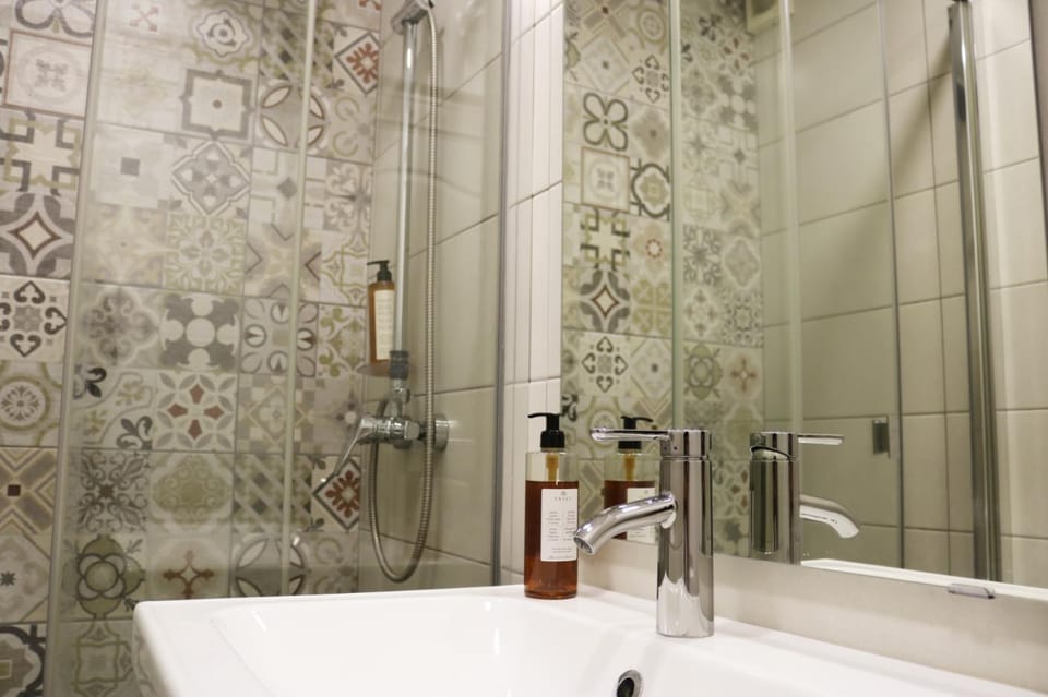 Shower, Bathroom