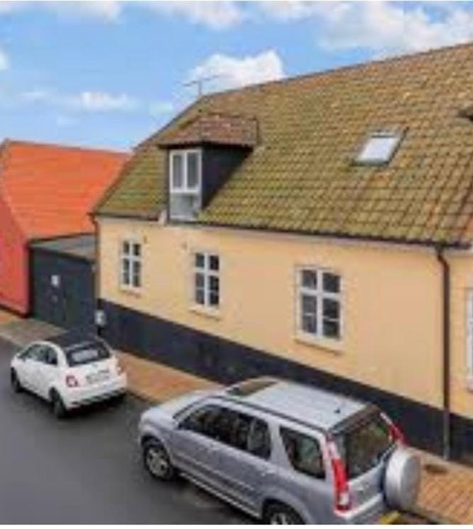 Skøn ferielejlighed i midten af Svaneke udlejes, minimum 4 dage Apartment in Bornholm