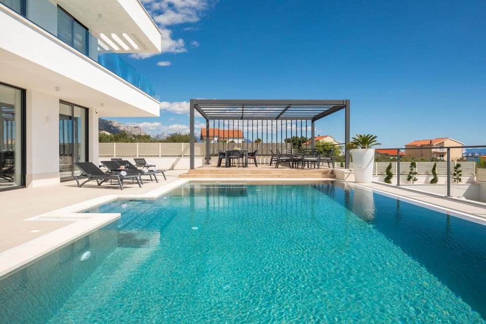 Property building, Swimming pool