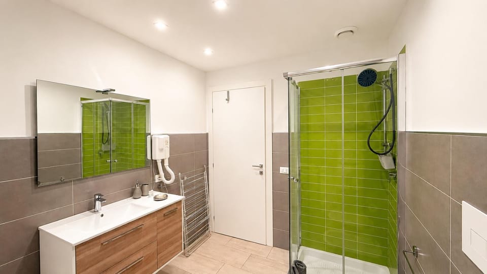 Shower, Bathroom, towels