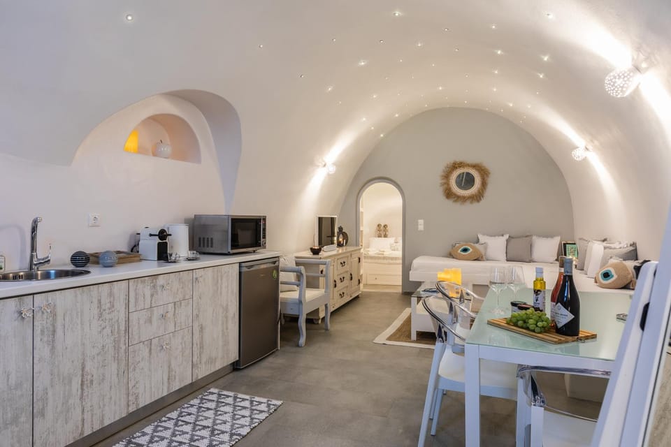 Kitchen or kitchenette, Living room, Dining area