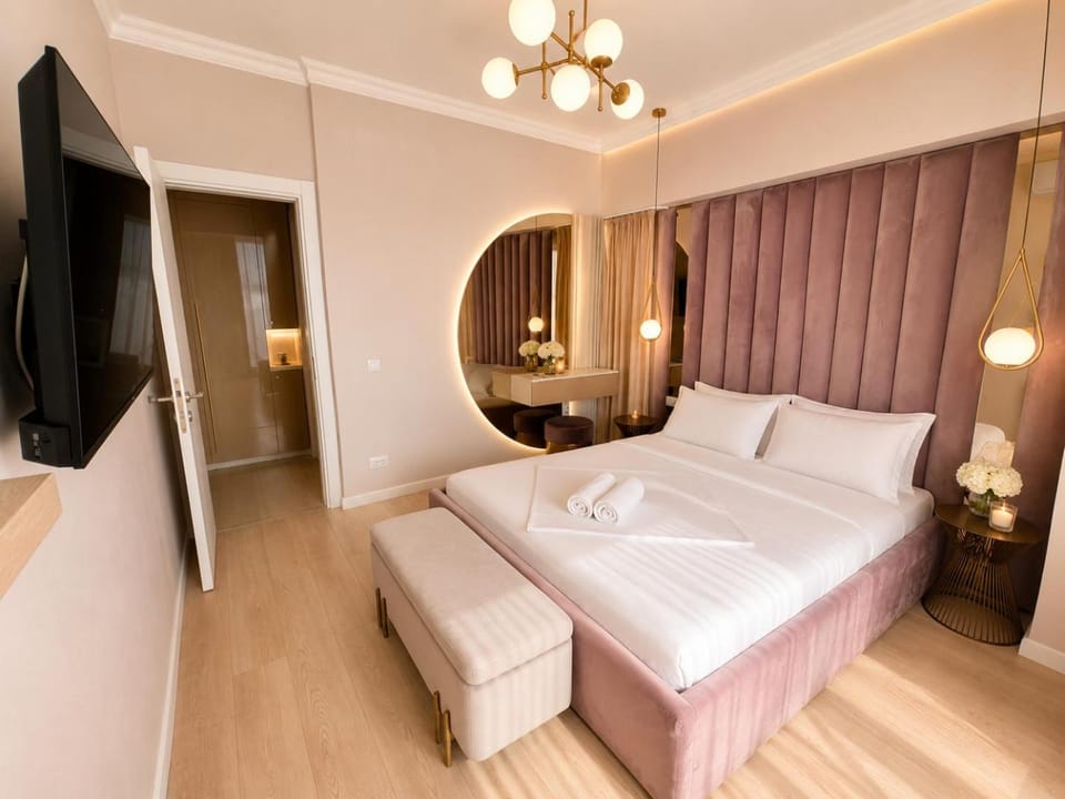 TV and multimedia, Photo of the whole room, Bedroom