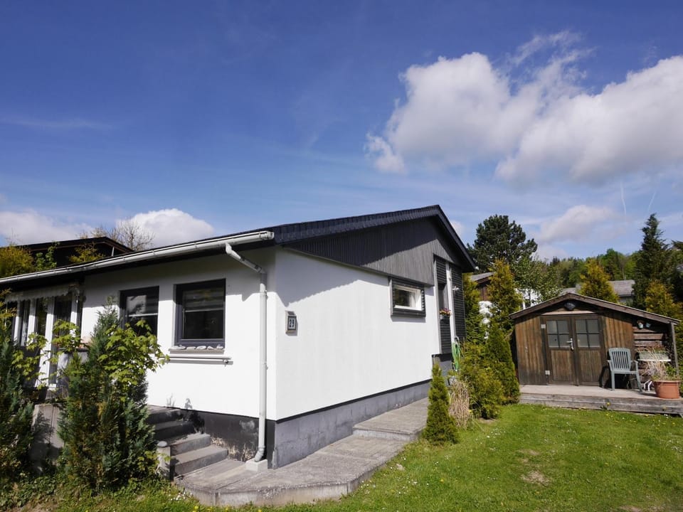 Ferienhaus FREE WILLI mit Wintergarten und großer eingezäunter Terrasse House in Willingen