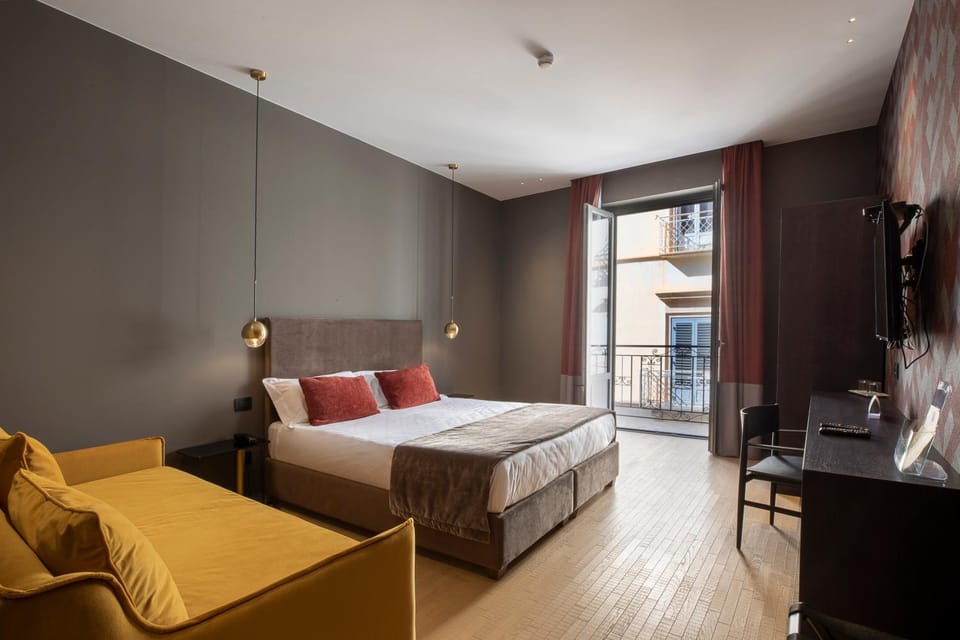 Bed, Balcony/Terrace, Photo of the whole room, Bedroom